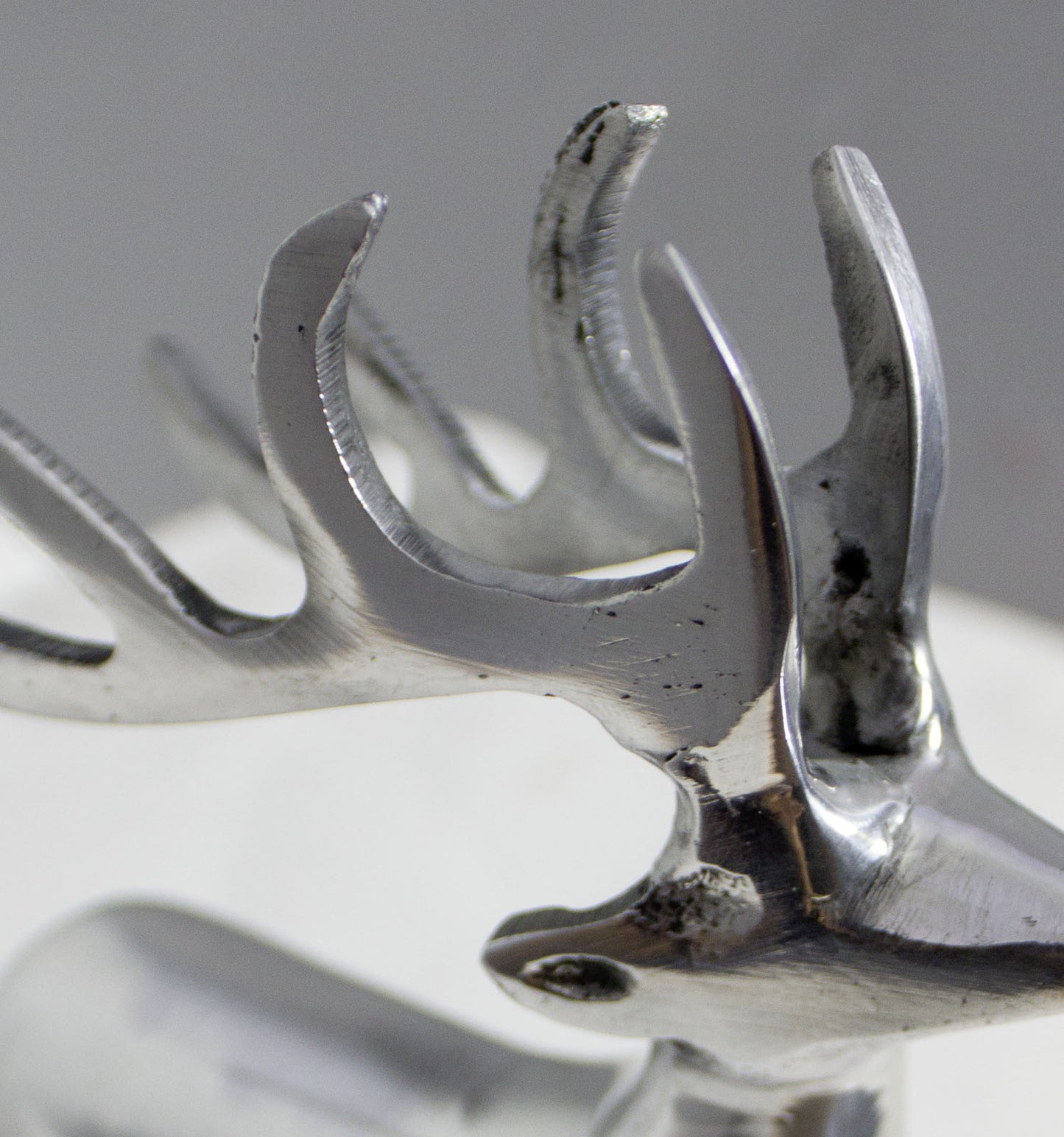 Figurine en aluminium cerf debout / 13x8x20cm